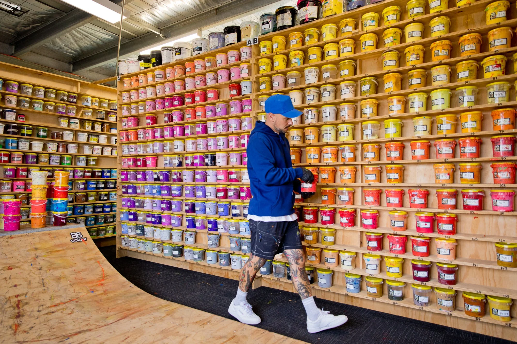 High Tee ink wall